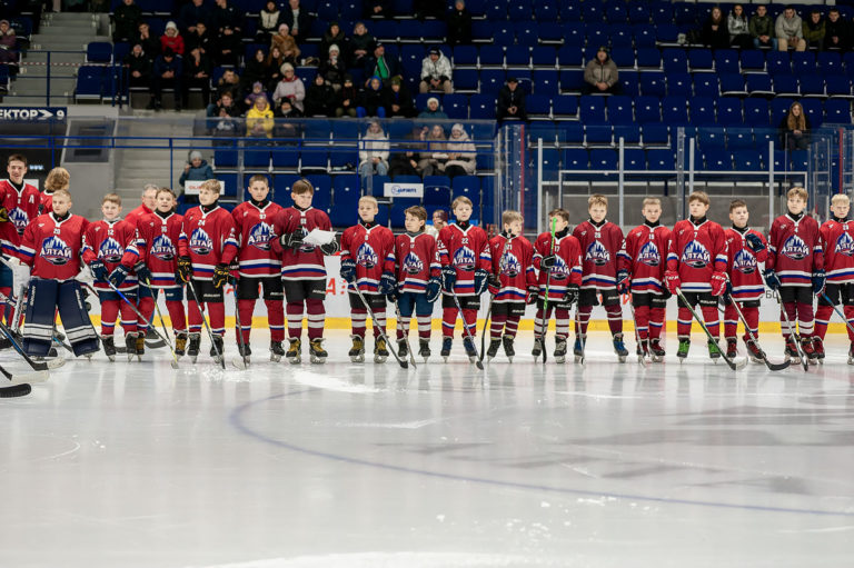 Воспитанников «Алтай 2013» посвятили в хоккеисты